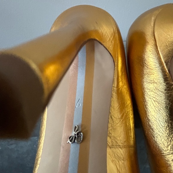 Designer Sam Edelman Gold Closed Toe High Heels - Picture 7 of 8